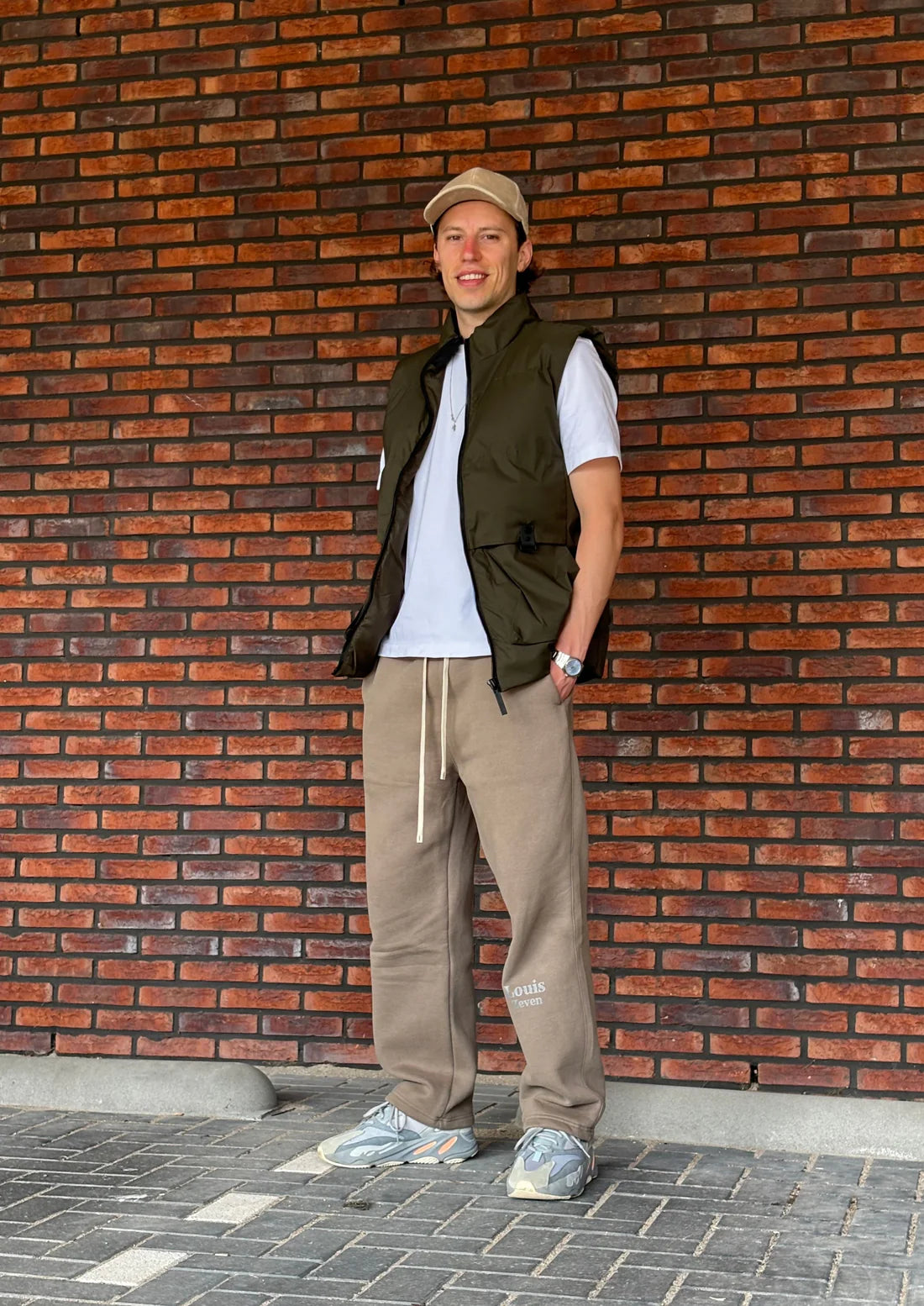 Gewatteerde Heren bodywarmer in het bottle green / donkergroen met zakken.