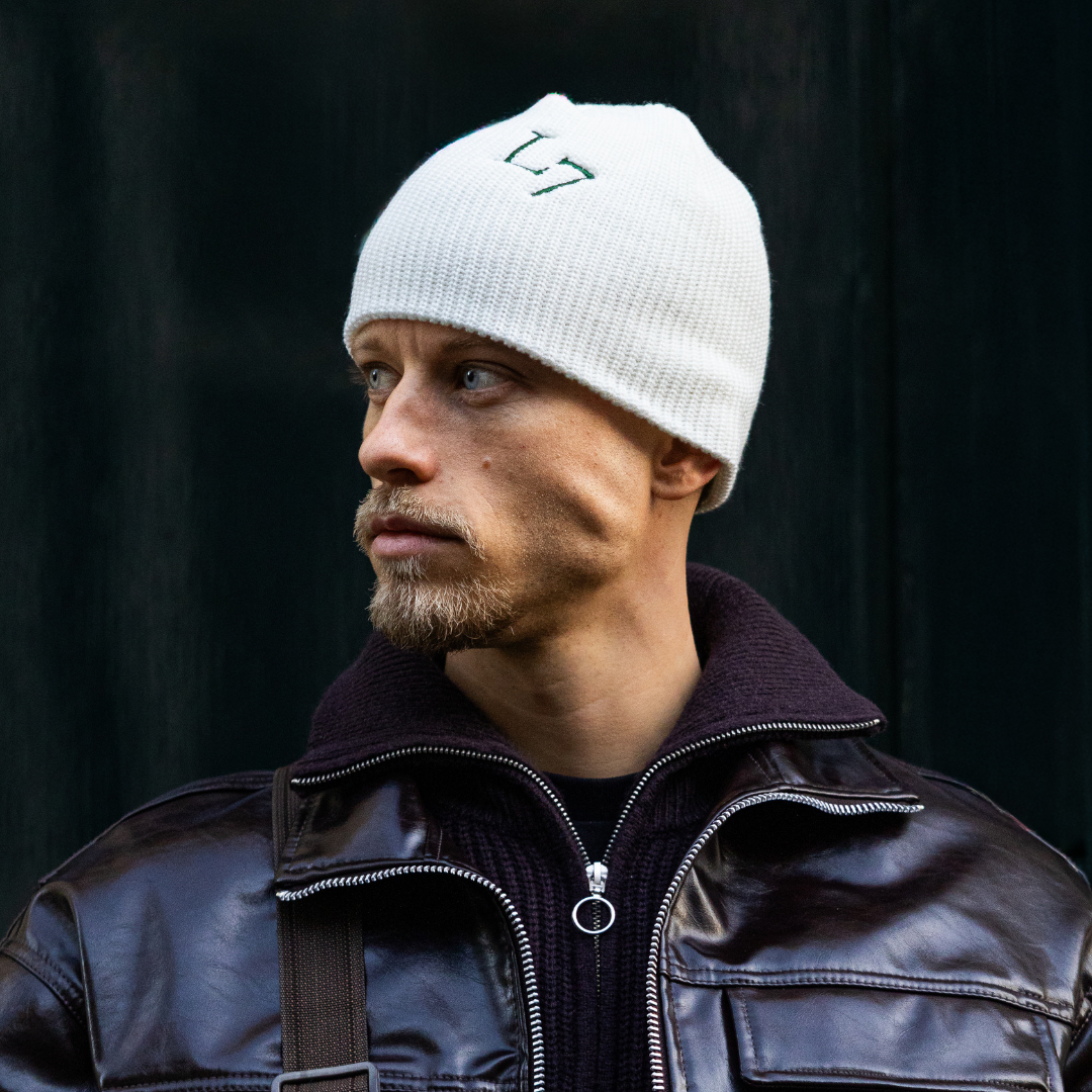 Geribbelde L7 beanie muts in zachte stof met opvallend L7 logo – comfortabele wintermuts voor dagelijks gebruik.