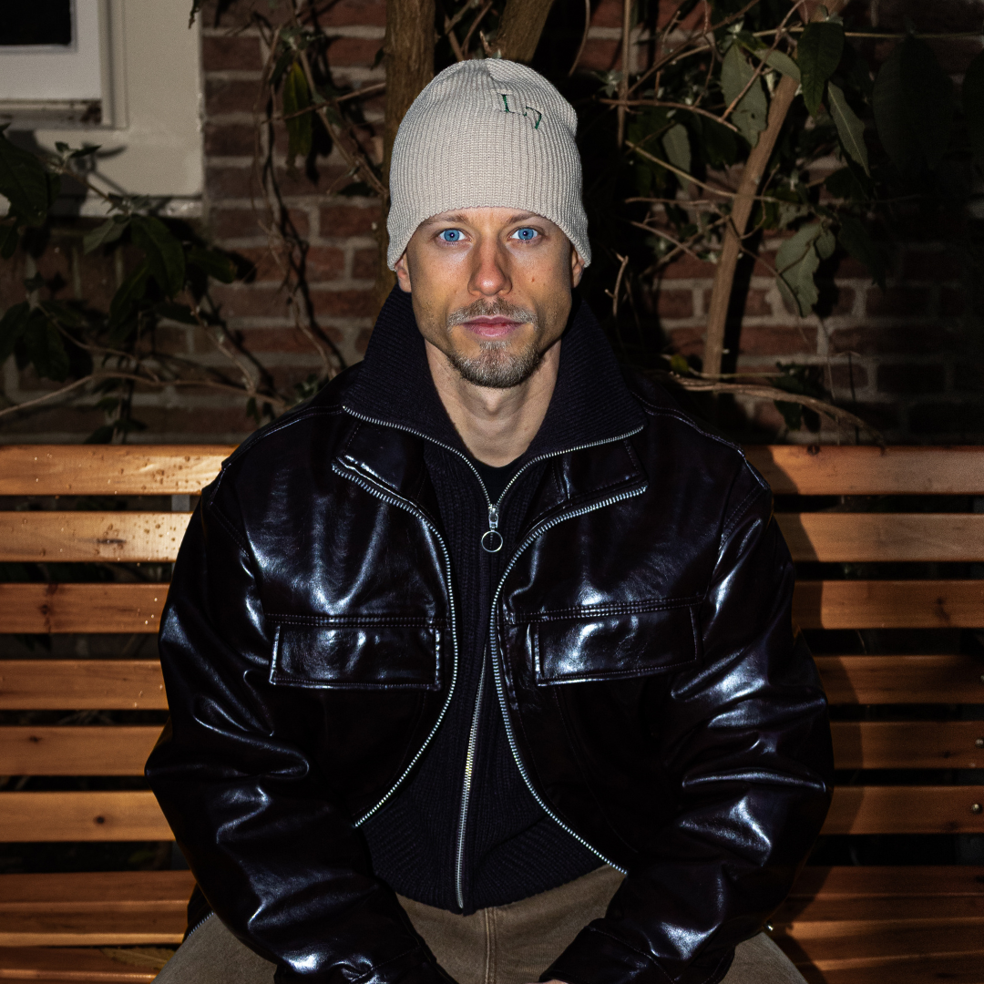 Geribbelde L7 beanie muts in zachte stof met opvallend L7 logo – comfortabele wintermuts voor dagelijks gebruik.