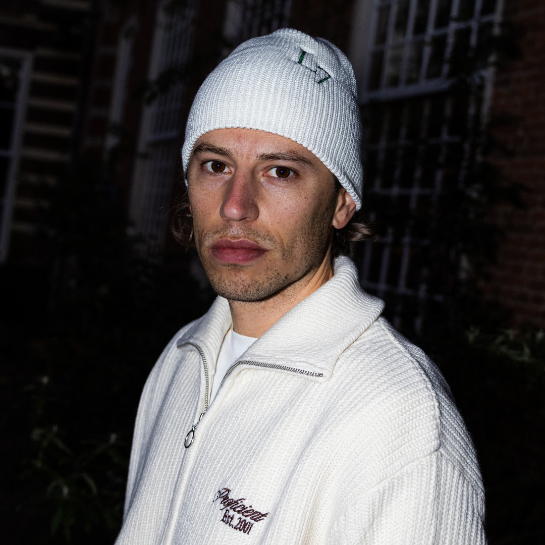 Geribbelde L7 beanie muts in zachte stof met opvallend L7 logo – comfortabele wintermuts voor dagelijks gebruik.