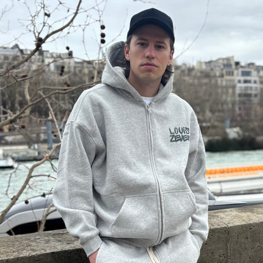 Grijze oversized heren vest in streetwear stijl – comfortabele en trendy hoodie met urban look, perfect voor casual en streetwear outfits.